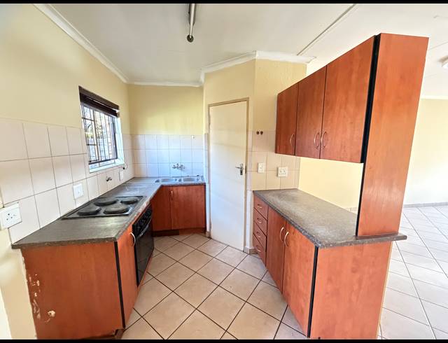 2 BEDROOM TOWNHOUSE FOR SALE IN ANDEON